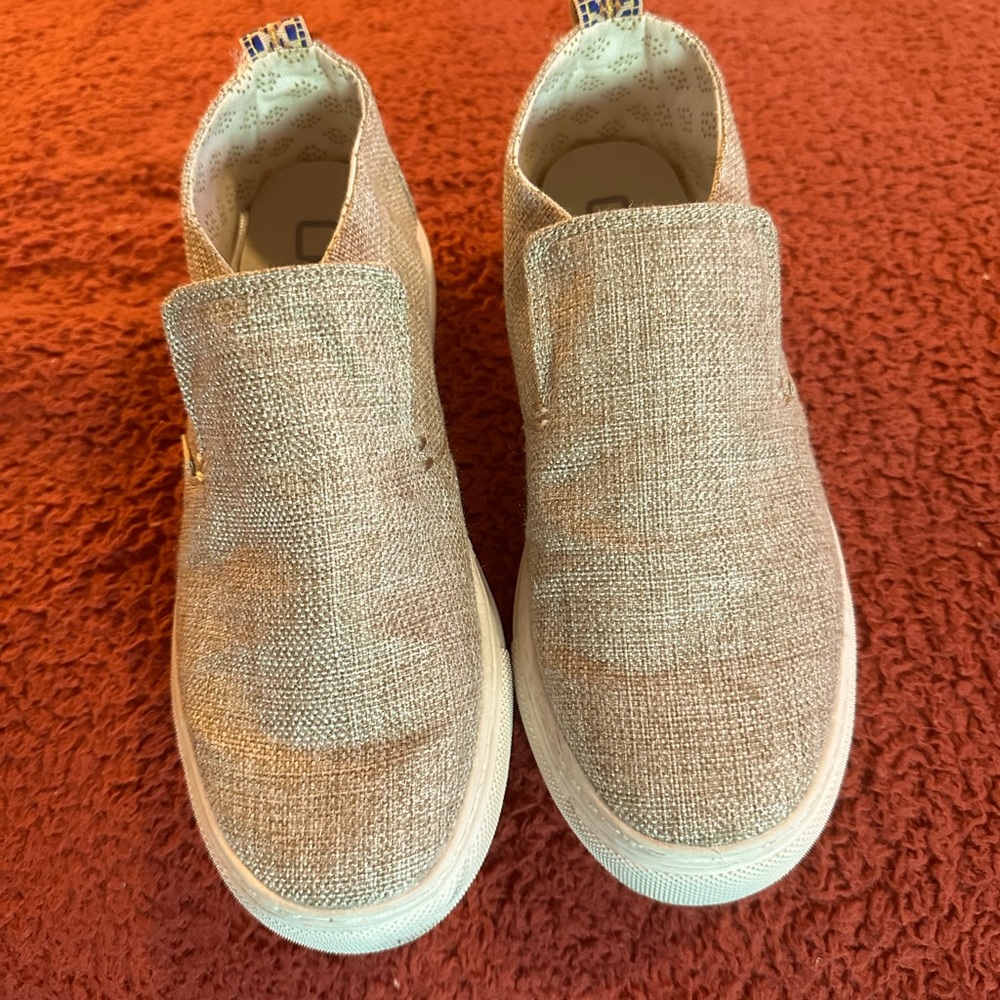 Womens Hey Dudes slip on comfy shoes